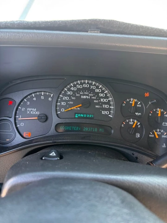 2005 Chevrolet Avalanche - Image 17 of 19