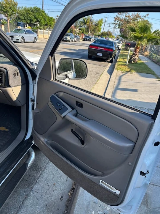 2005 Chevrolet Avalanche - Image 6 of 19