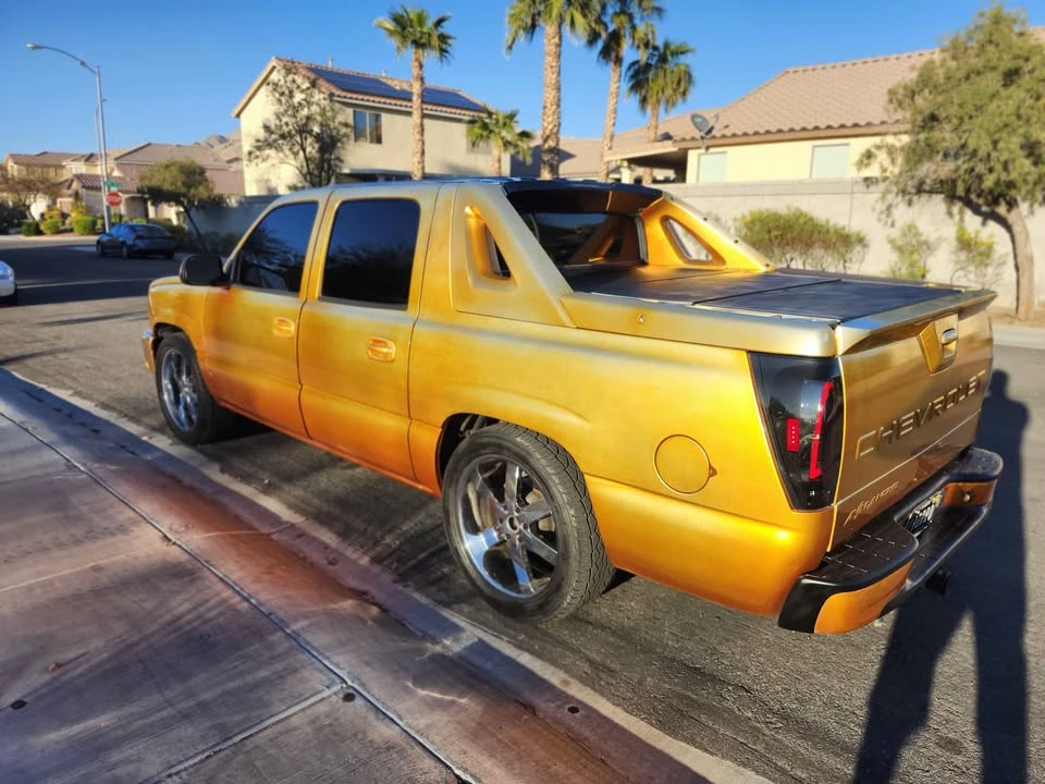 2005 Chevrolet Avalanche - Image 3 of 10