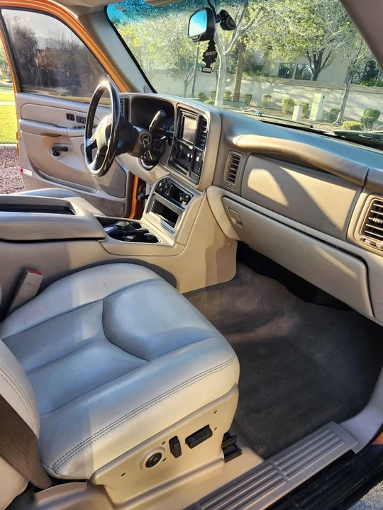 2005 Chevrolet Avalanche - Image 7 of 10