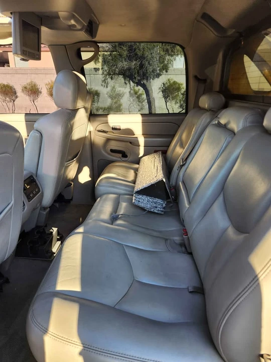 2005 Chevrolet Avalanche - Image 8 of 10