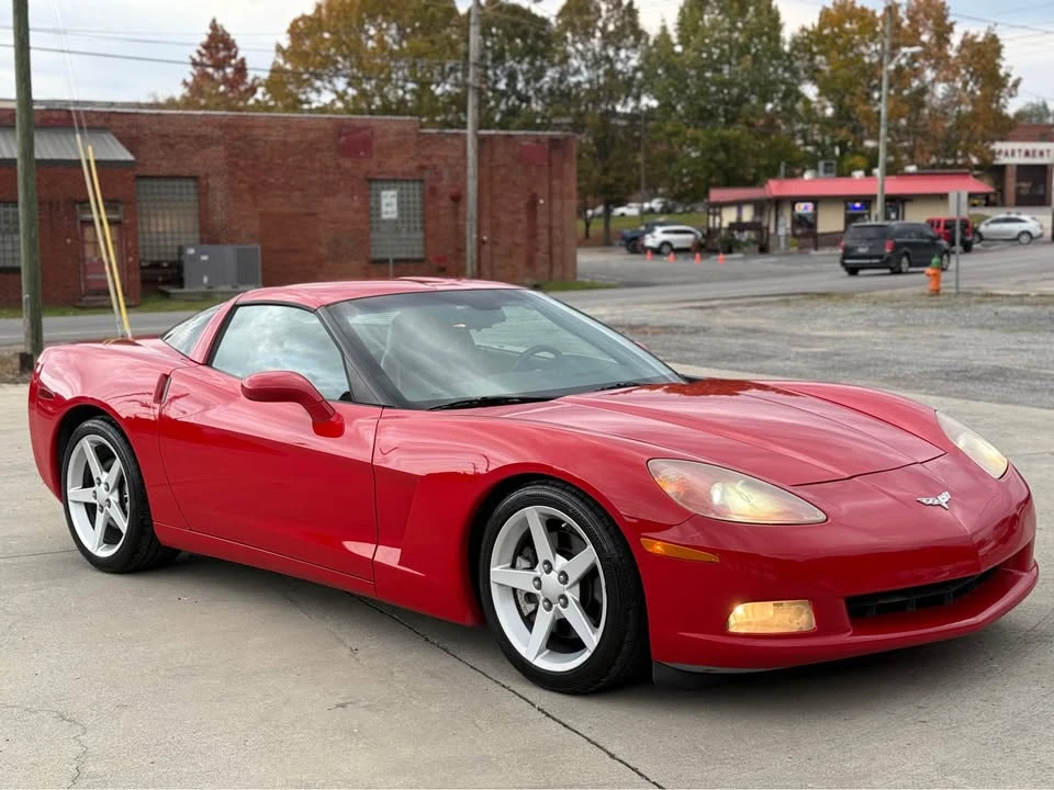 2005 Chevrolet Corvette C6 - Image 2 of 17