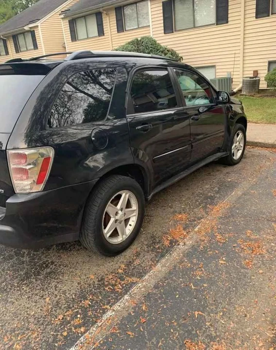 2005 Chevrolet Equinox - Image 2 of 3
