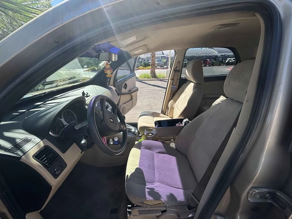 2005 Chevrolet Equinox - Image 6 of 12