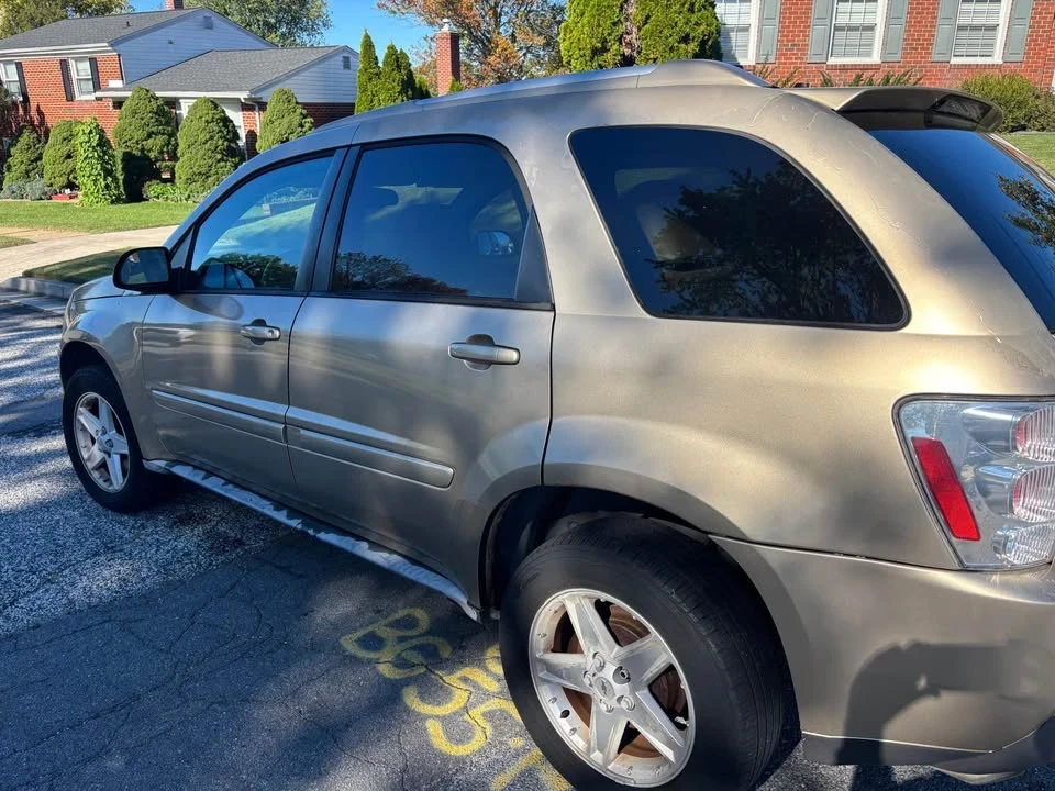 2005 Chevrolet Equinox - Image 6 of 10