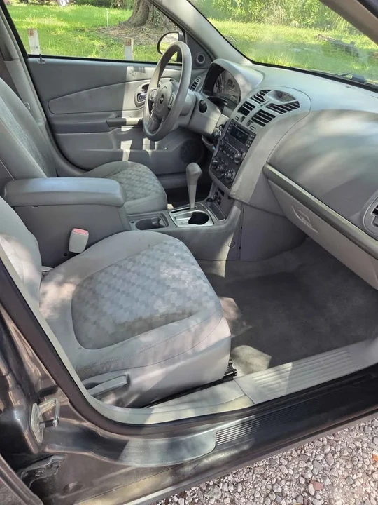 2005 Chevrolet Malibu - Image 8 of 11