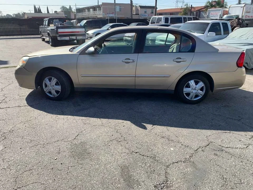 2005 Chevrolet Malibu - Image 2 of 8