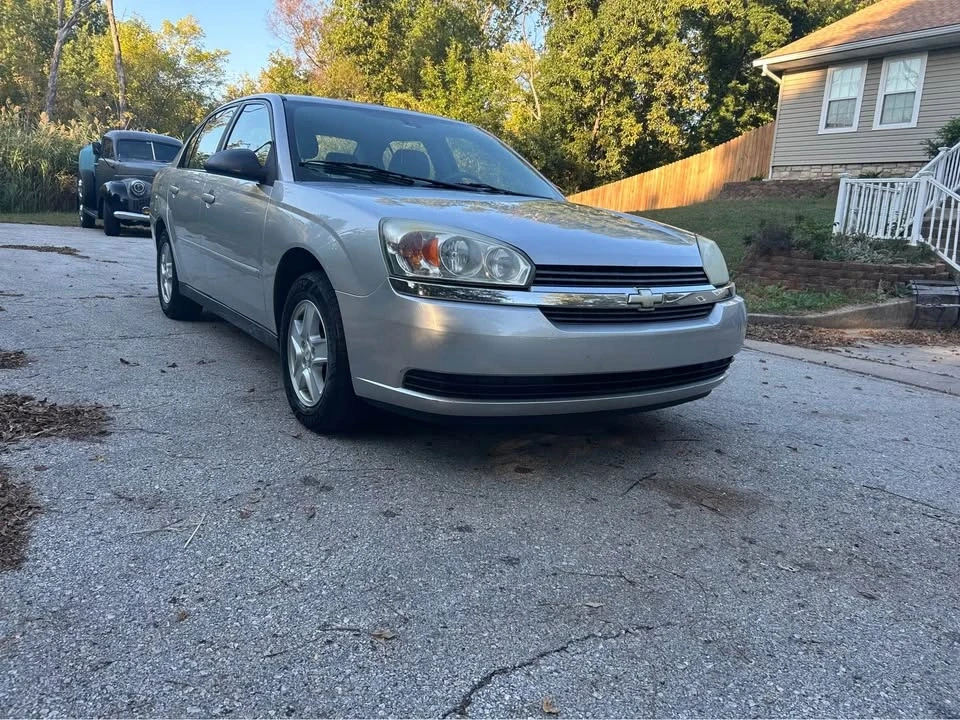 2005 Chevrolet Malibu - Image 8 of 12