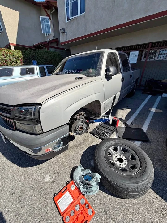 2005 Chevrolet Silverado 1st Gen - Image 2 of 10