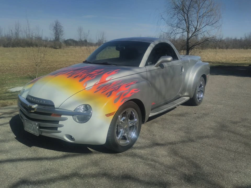 2005 Chevrolet SSR - Image 2 of 20