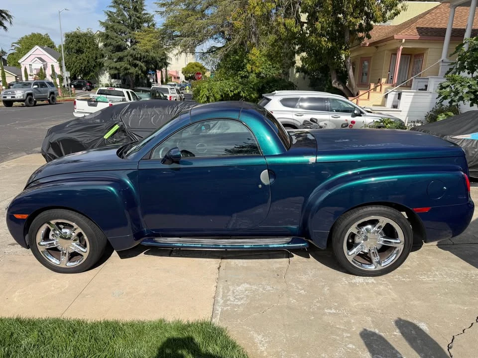 2005 Chevrolet SSR - Image 3 of 6