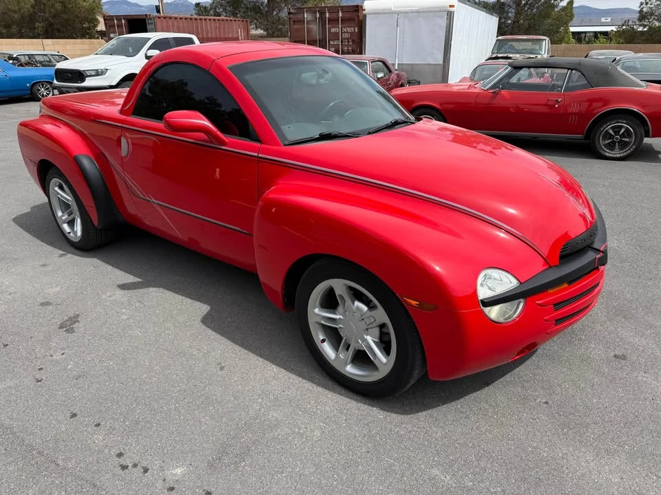 2005 Chevrolet SSR - Image 2 of 9