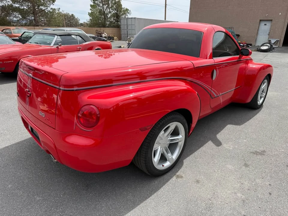 2005 Chevrolet SSR - Image 3 of 9