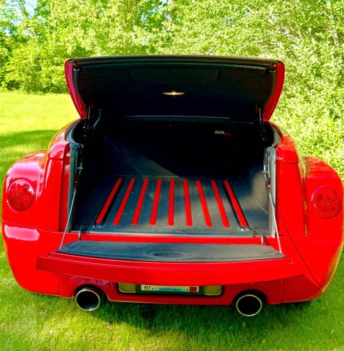 2005 Chevrolet SSR - Image 8 of 10