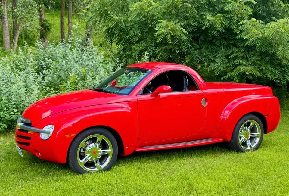 2005 Chevrolet SSR - Image 2 of 10