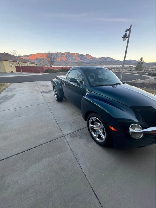 2005 Chevrolet SSR - Image 3 of 4