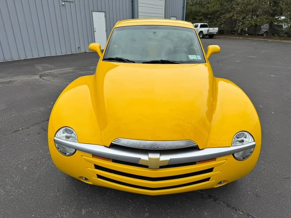 2005 Chevrolet SSR - Image 2 of 17