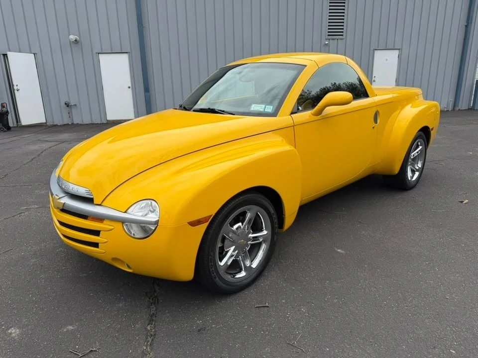 2005 Chevrolet SSR - Image 10 of 17