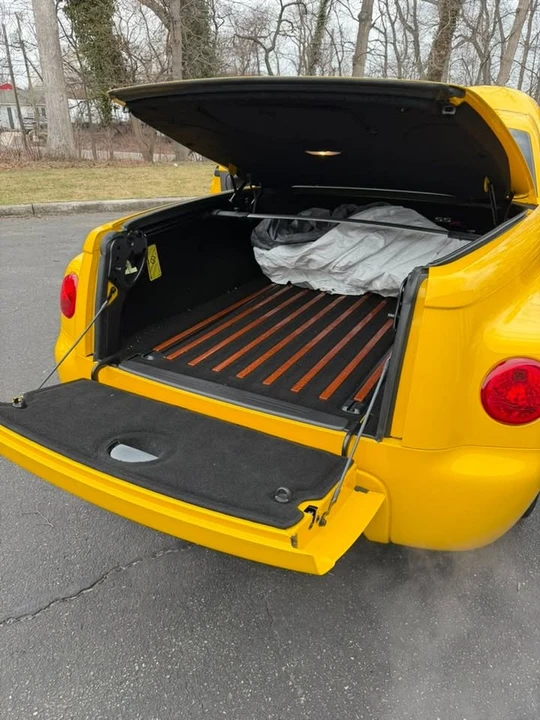 2005 Chevrolet SSR - Image 4 of 17
