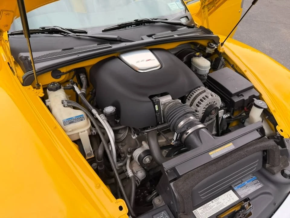 2005 Chevrolet SSR - Image 16 of 17