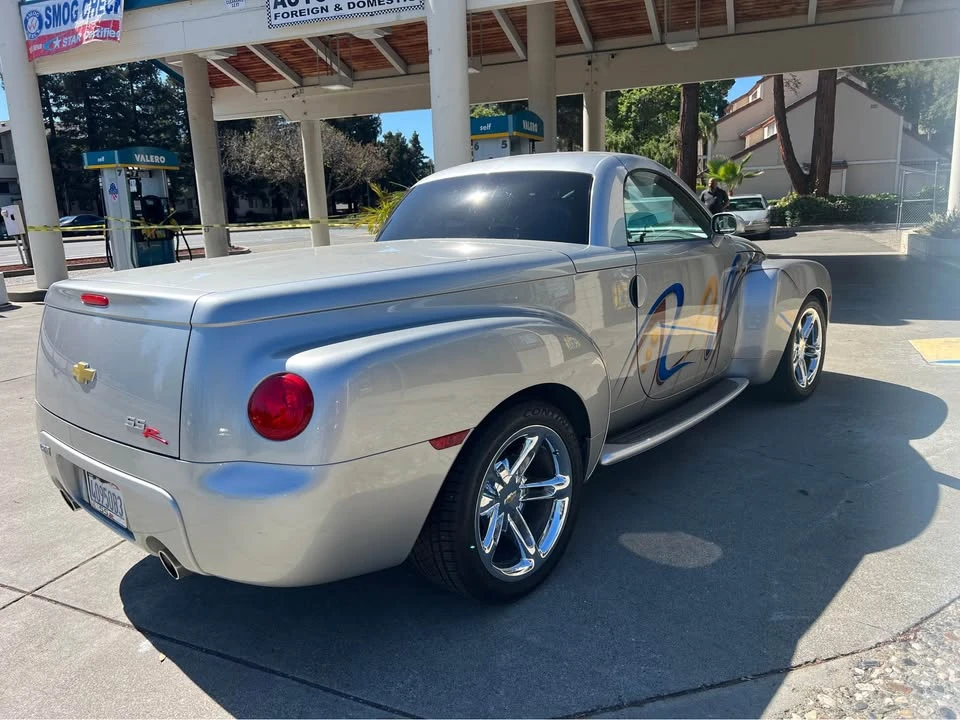2005 Chevrolet SSR - Image 4 of 12