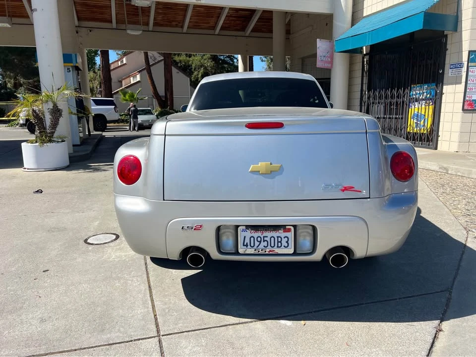 2005 Chevrolet SSR - Image 6 of 12
