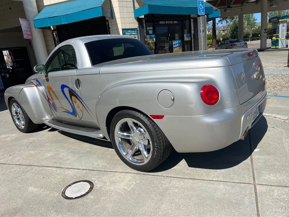 2005 Chevrolet SSR - Image 3 of 12