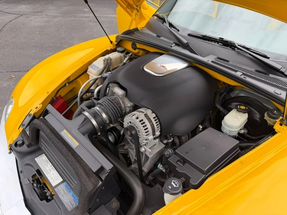 2005 Chevrolet SSR - Image 8 of 17
