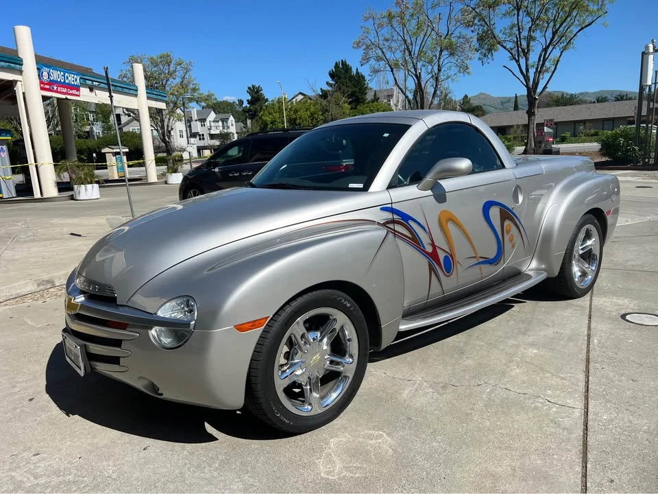 2005 Chevrolet SSR - Image 2 of 12