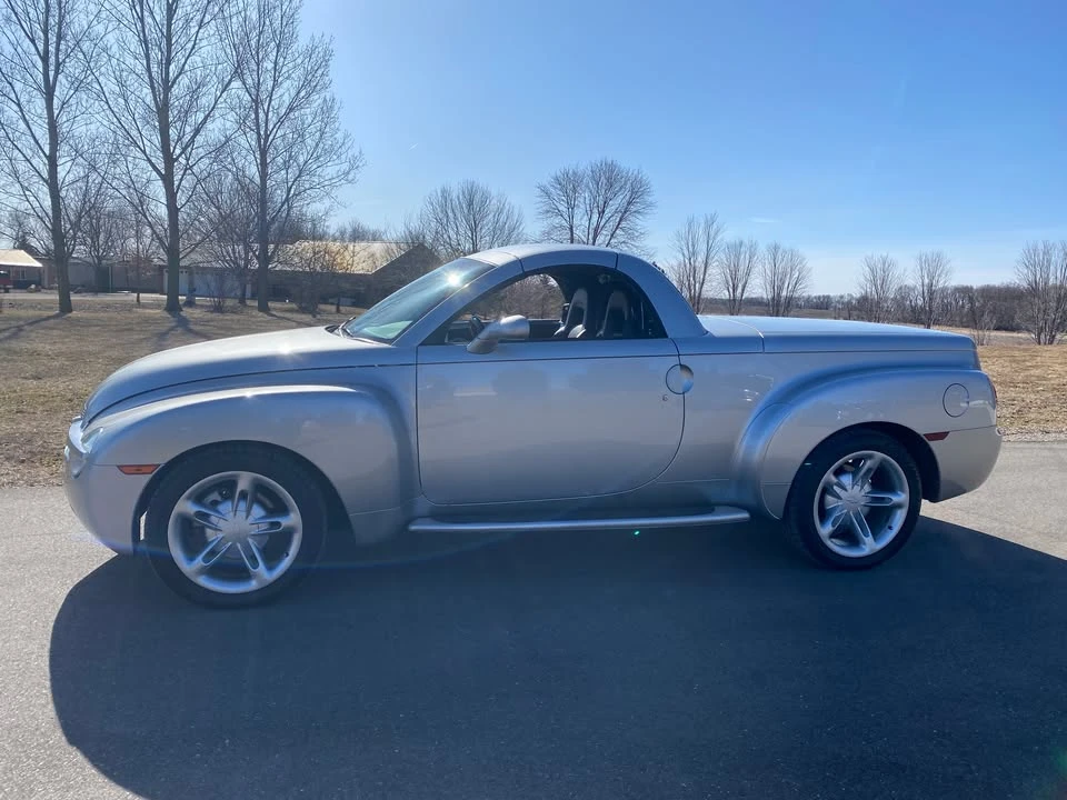 2005 Chevrolet SSR - Image 3 of 17