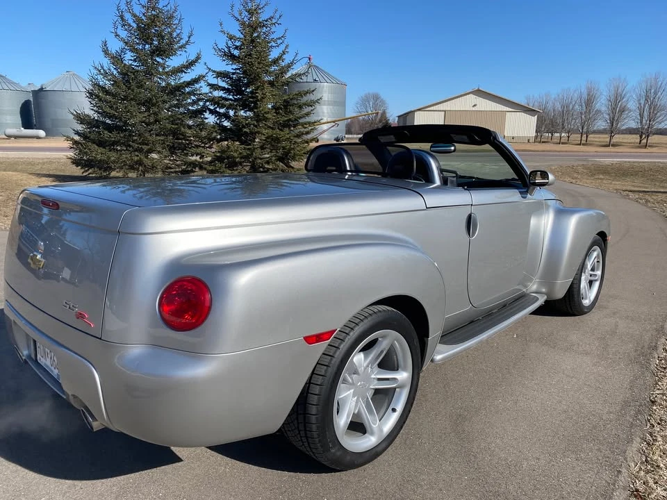 2005 Chevrolet SSR - Image 8 of 17