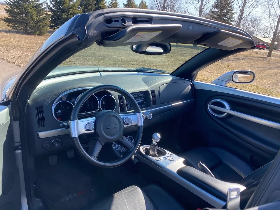2005 Chevrolet SSR - Image 9 of 17