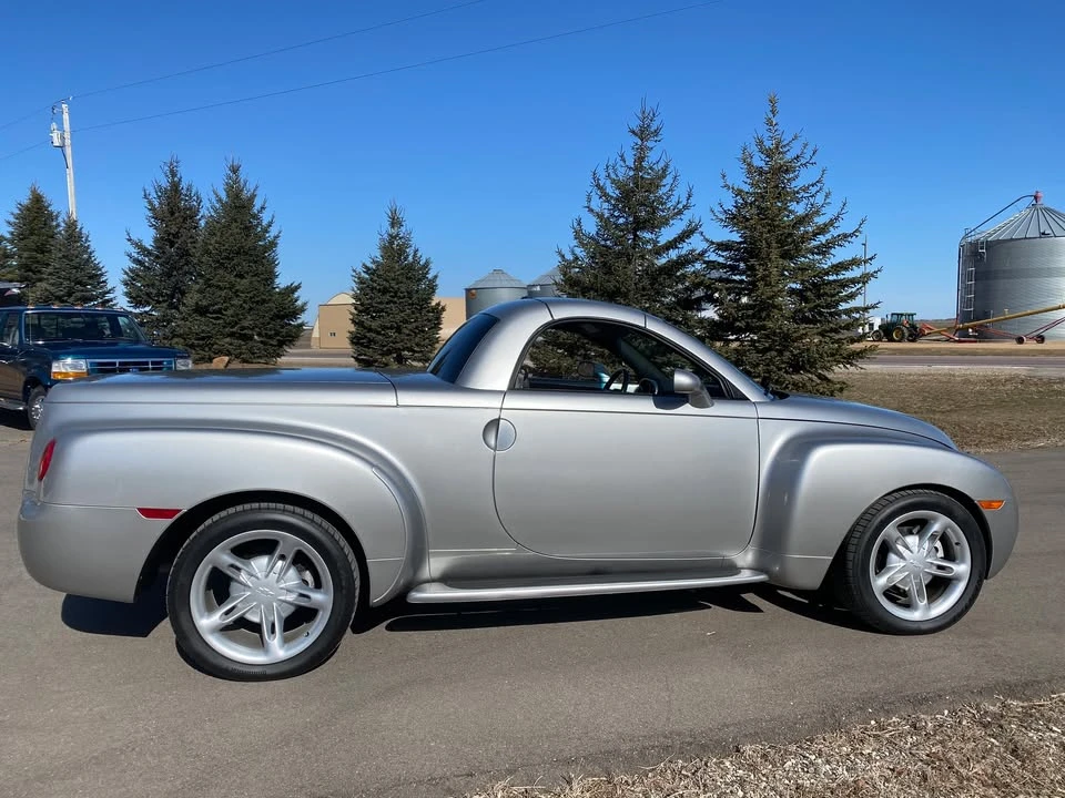 2005 Chevrolet SSR - Image 5 of 17