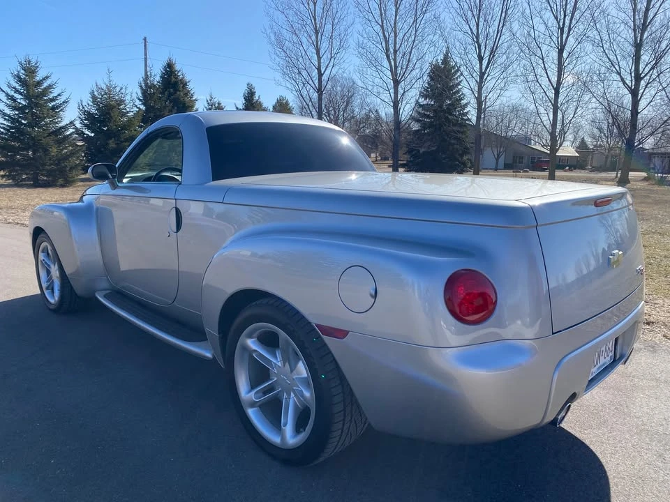 2005 Chevrolet SSR - Image 4 of 17