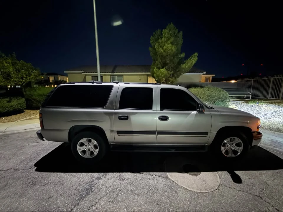 2005 Chevrolet Suburban 9th Gen - Image 3 of 4