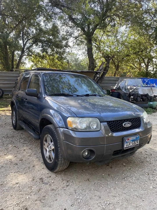 2005 Chevrolet Tracker - Image 2 of 3