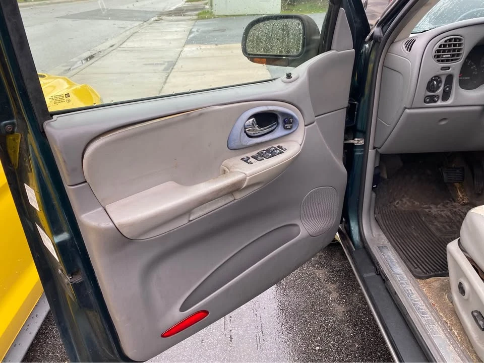 2005 Chevrolet Trailblazer - Image 2 of 8