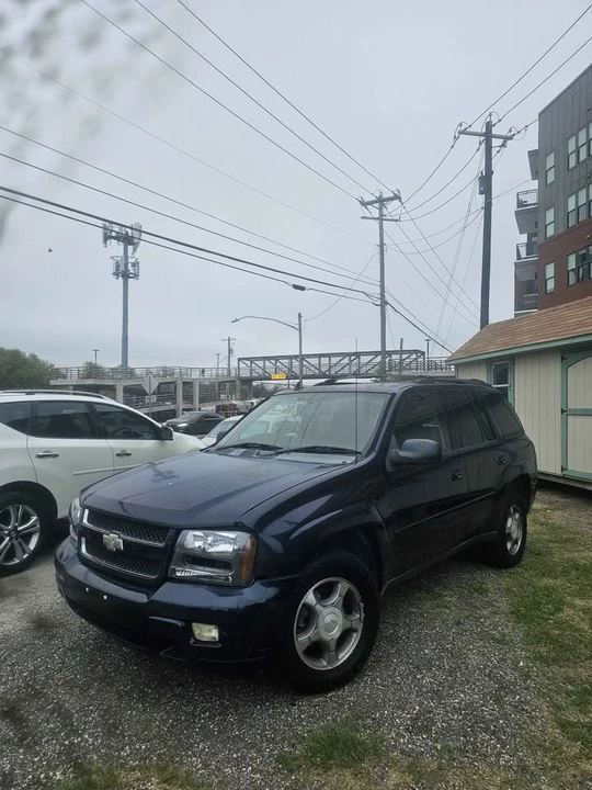 2005 Chevrolet Trailblazer - Image 2 of 3