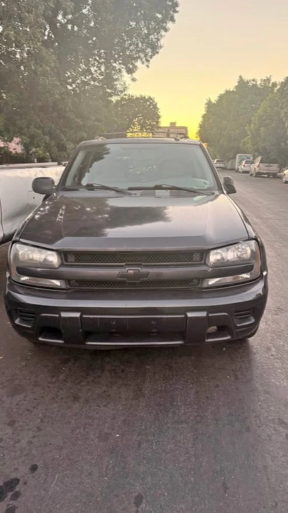 2005 Chevrolet Trailblazer - Image 2 of 11