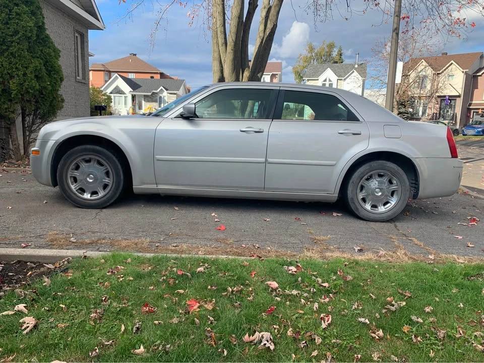 2005 Chrysler 300 (2005-2023) - Image 2 of 4