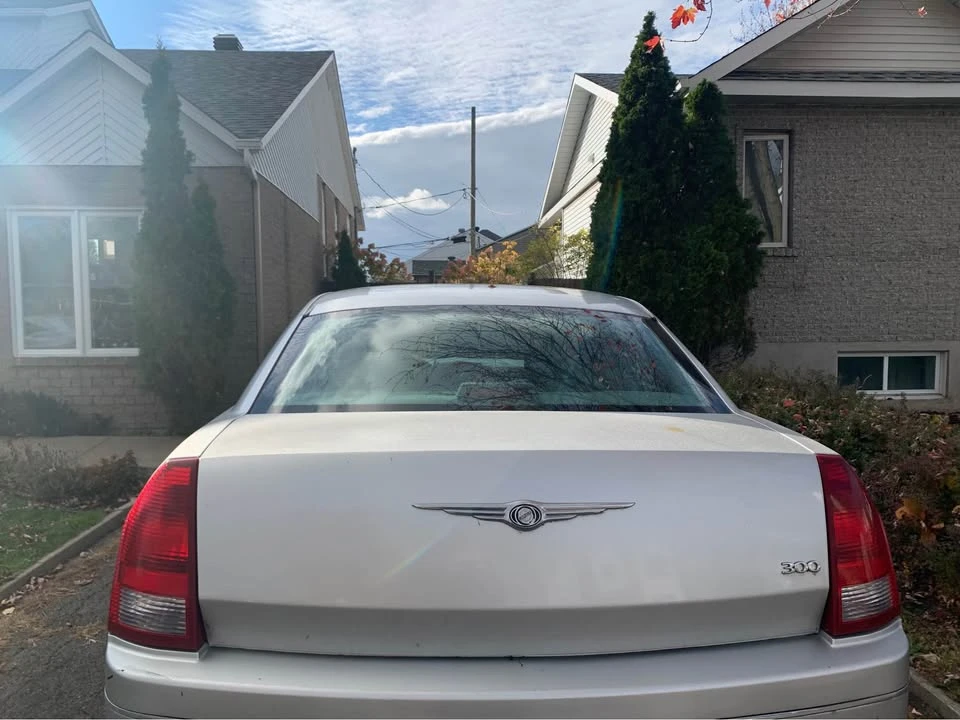 2005 Chrysler 300 (2005-2023) - Image 3 of 4