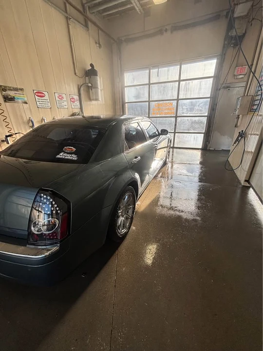 2005 Chrysler 300 (2005-2023) - Image 3 of 10