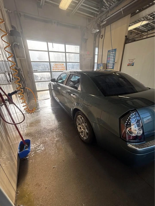 2005 Chrysler 300 (2005-2023) - Image 4 of 10
