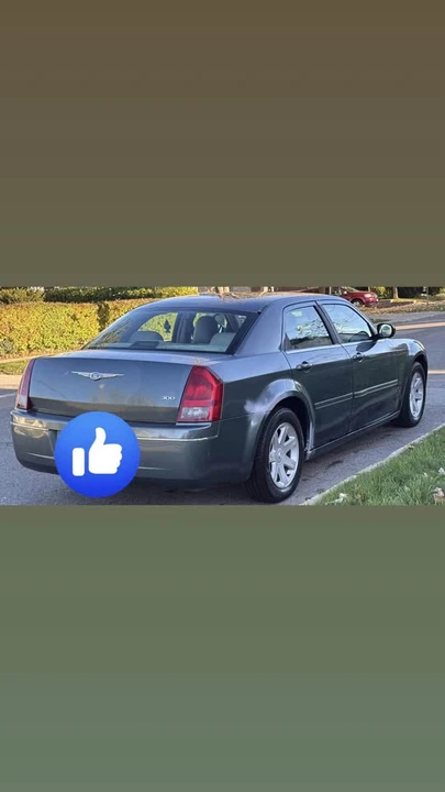 2005 Chrysler 300 (2005-2023) - Image 2 of 8