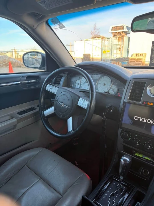 2005 Chrysler 300 (2005-2023) - Image 10 of 12