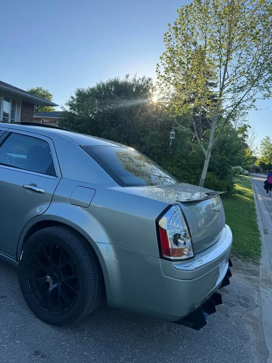 2005 Chrysler 300 (2005-2023) - Image 16 of 18