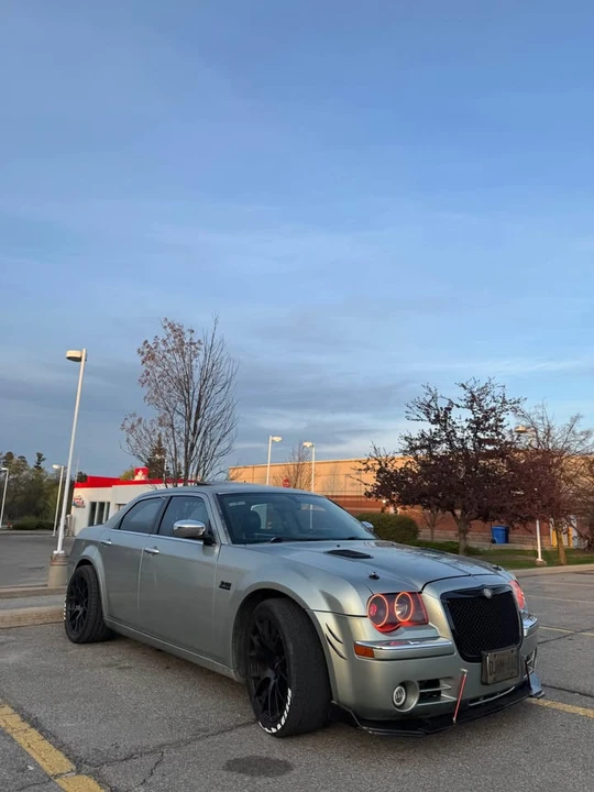 2005 Chrysler 300 (2005-2023) - Image 7 of 18