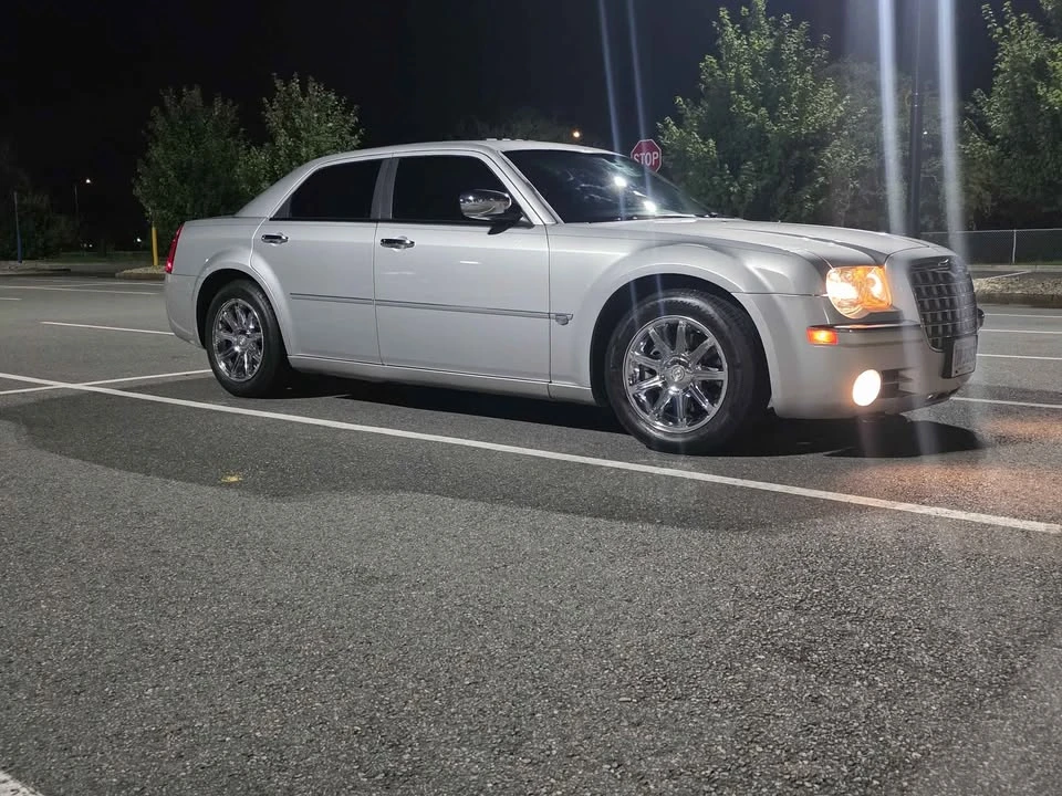 2005 Chrysler 300 (2005-2023) - Image 2 of 3