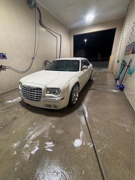 2005 Chrysler 300 (2005-2023) - Image 4 of 18