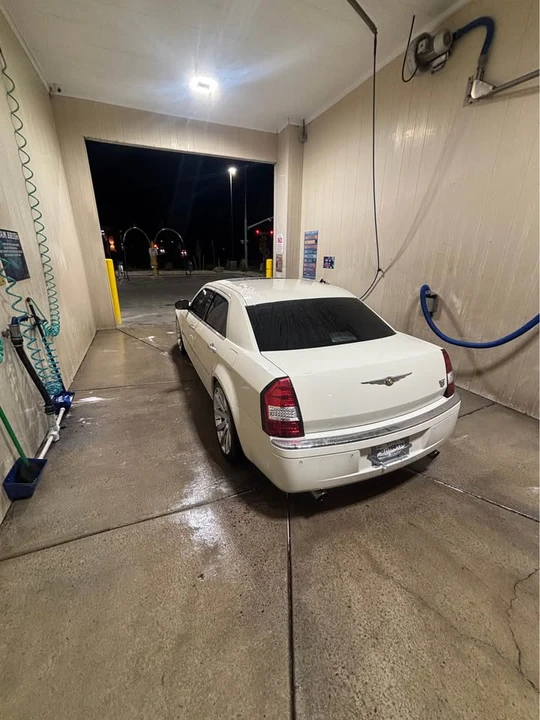 2005 Chrysler 300 (2005-2023) - Image 6 of 18